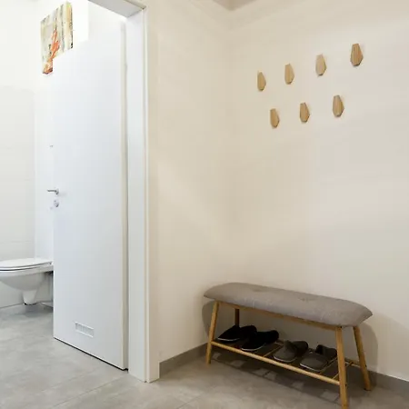 City-apartment Lendviertel - Private Parking Garage Apartman *