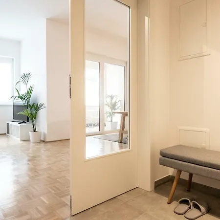 City-apartment Lendviertel - Private Parking Garage Apartman *