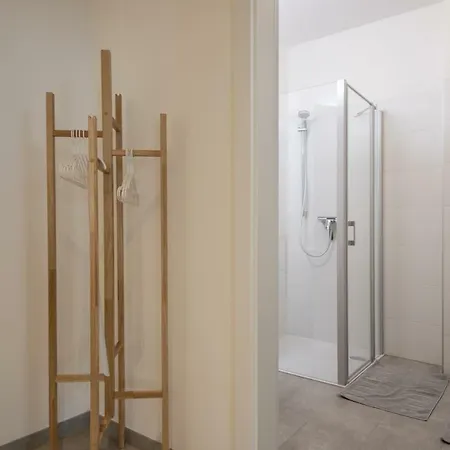 City-apartment Lendviertel - Private Parking Garage Apartman *