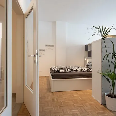 City-apartment Neubaugasse - Private Parking Garage Apartment